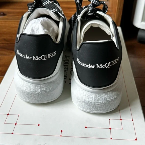 Alexander Mcqueen Sneaker Larry White with black laces. Size 41 - Picture 4 of 6